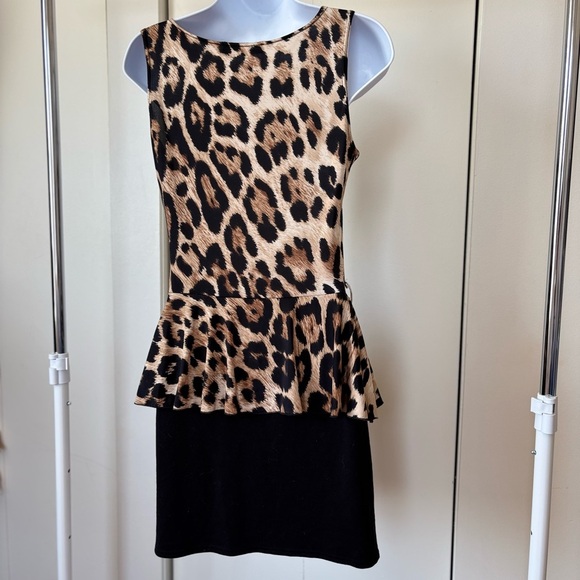 🎉4/30$🎉 Dressing de Jola Peplum Dress – Size Small (Ptp 16” stretch to 20”) - Picture 3 of 5